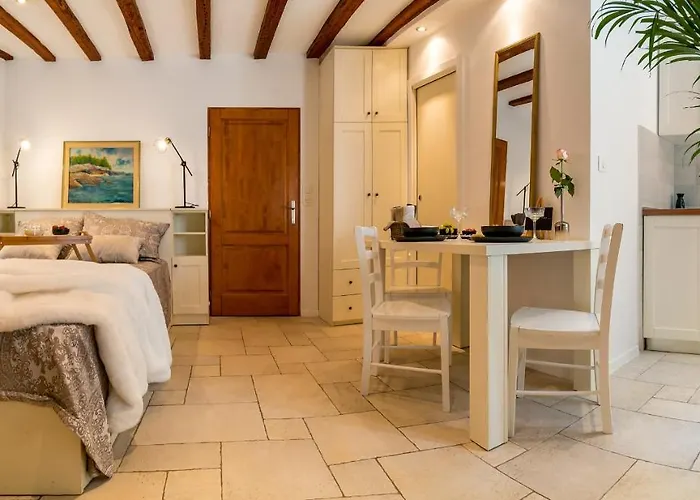 Apartment Charming Old Town Pjaca *